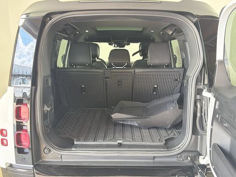 Certified 2024 Land Rover Defender 110 X-Dynamic SE AWD/4WD image 29