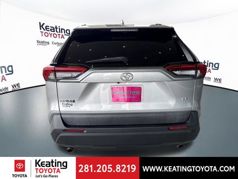 Used 2021 Toyota RAV4 LE FWD image 5