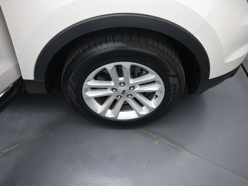 Used 2015 Ford Explorer XLT w/ Equipment Group 202B AWD/4WD image 34