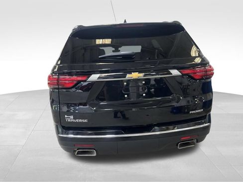 Used 2023 Chevrolet Traverse Premier FWD image 4