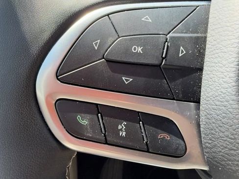 Used 2024 Chrysler Pacifica Touring-L FWD image 24