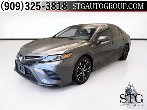 Used 2019 Toyota Camry SE w/ Carpet Mat Package FWD image 1