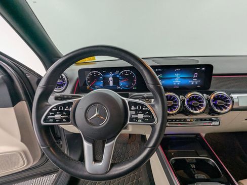 Used 2022 Mercedes-Benz GLB 250 4MATIC image 9