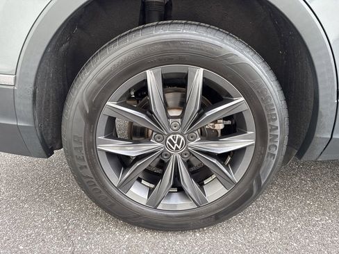 Used 2023 Volkswagen Tiguan SE image 9