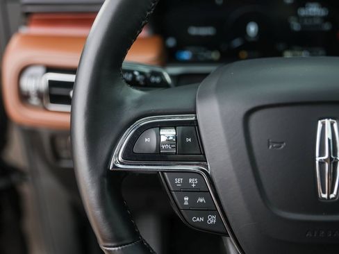 Used 2022 Lincoln Nautilus Reserve image 14