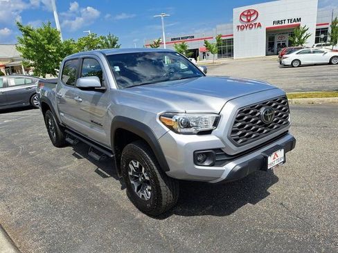 Used 2021 Toyota Tacoma TRD Off-Road w/ Technology Package AWD/4WD image 4