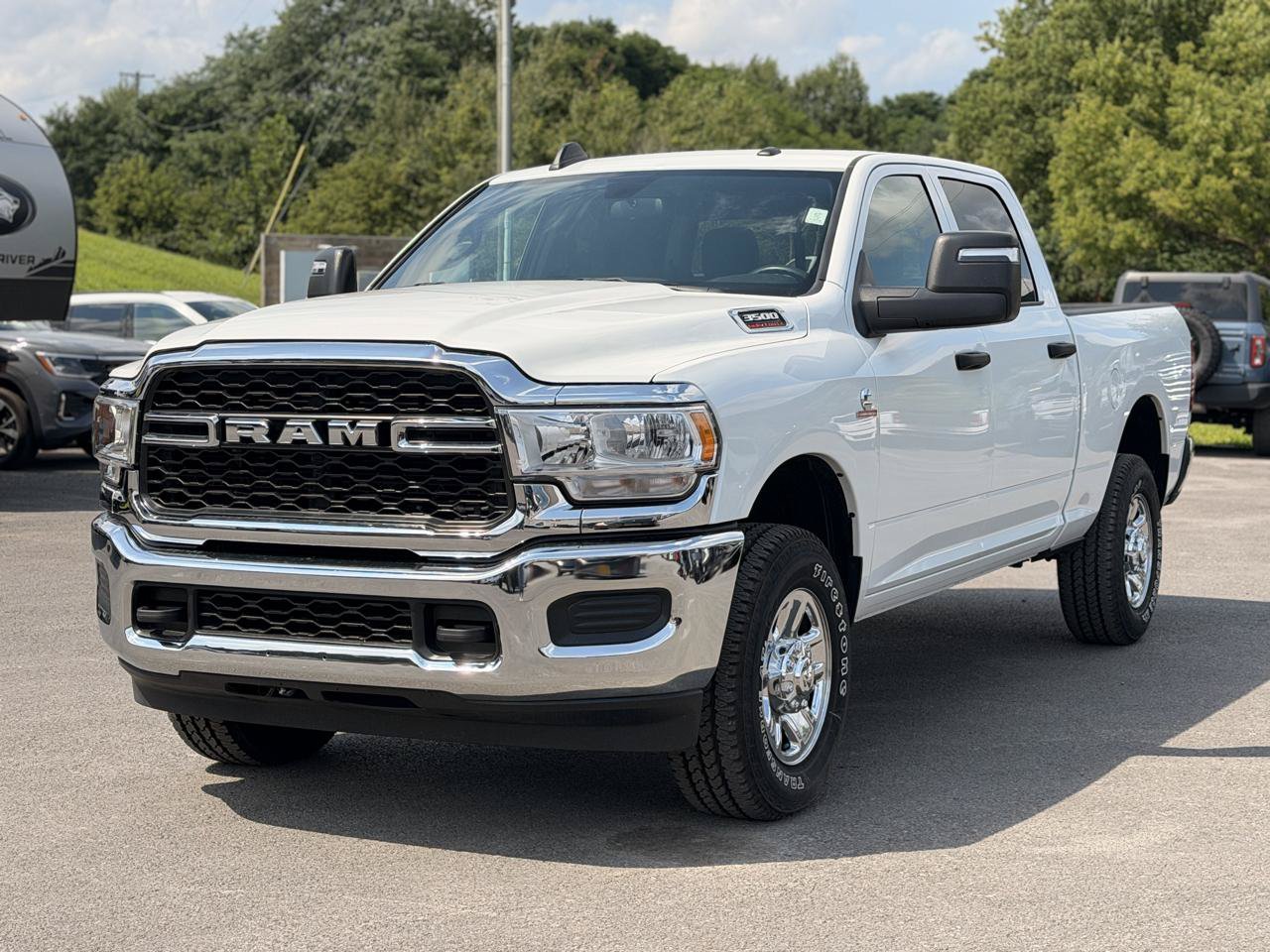 Used 2024 RAM 3500 Tradesman w/ Chrome Appearance Group AWD/4WD image 1