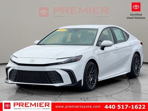 Certified 2025 Toyota Camry SE FWD image 1