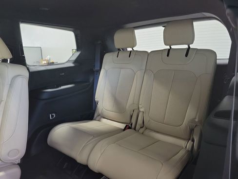 New 2025 Jeep Grand Cherokee L Limited w/ Luxury Tech Group II image 9