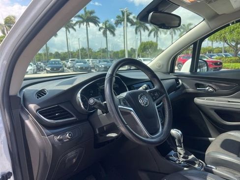 Used 2021 Buick Encore Preferred AWD/4WD image 23