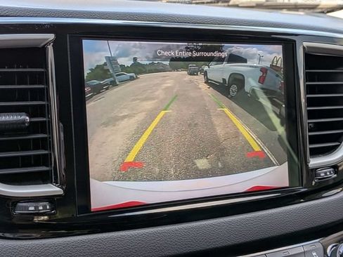 Used 2024 Chrysler Pacifica Touring-L FWD image 23