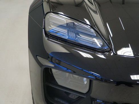 New 2026 Porsche Macan 4 Electric image 15