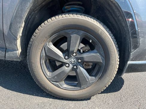 Used 2019 Toyota RAV4 XSE w/ XSE Weather Package AWD/4WD image 12