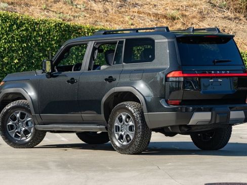 New 2026 Lexus GX 550 AWD/4WD image 2