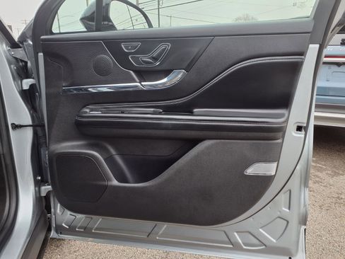 Certified 2023 Lincoln Corsair AWD image 12