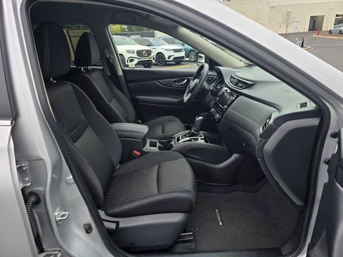 Used 2020 Nissan Rogue SV image 11