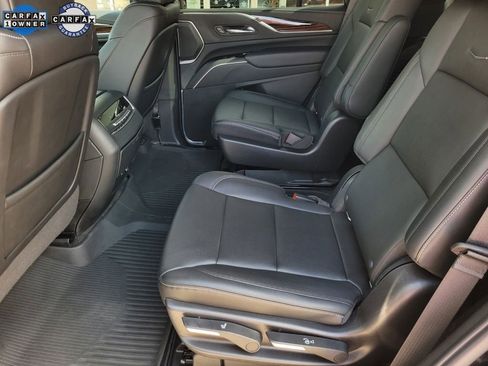 Used 2022 Cadillac Escalade Luxury w/ LPO, Illumination Package image 9