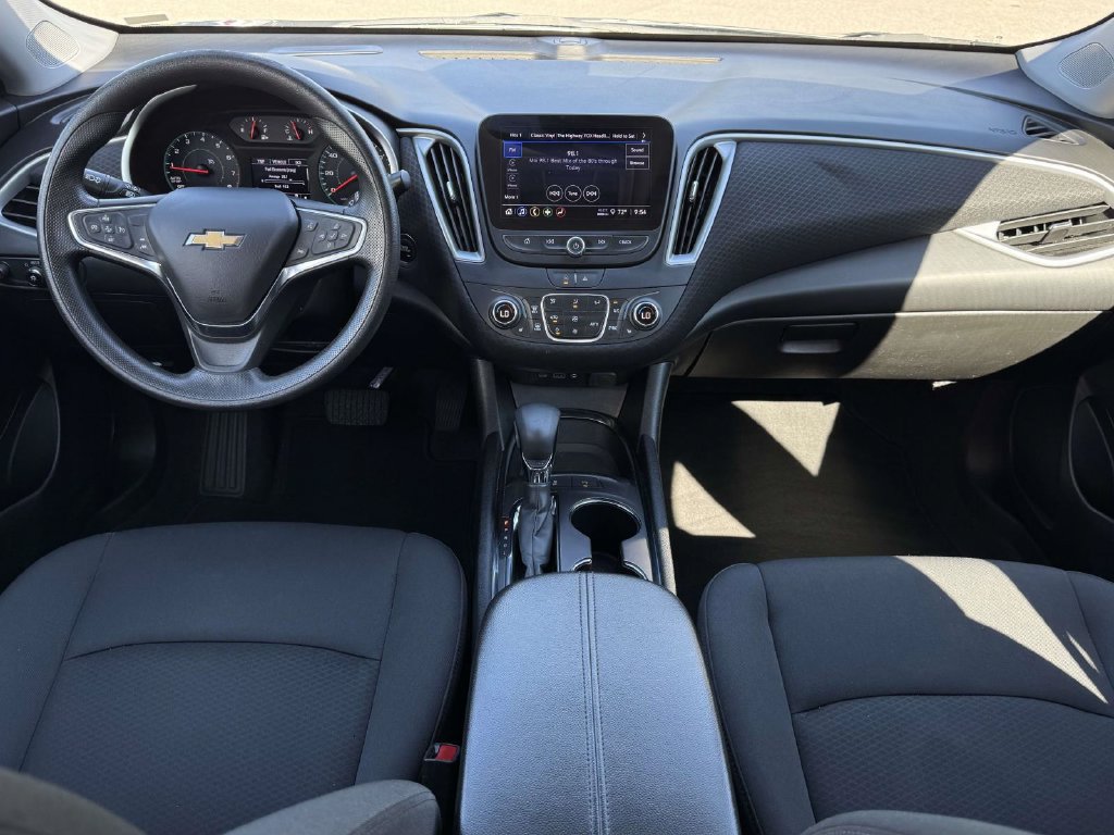 Used 2025 Chevrolet Malibu LT FWD image 2