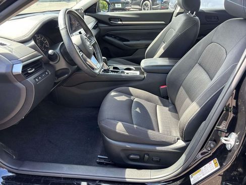 Used 2023 Nissan Altima 2.5 SV w/ SV Premium Package FWD image 9