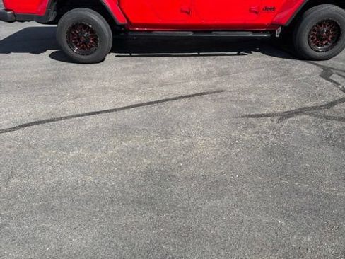 Used 2024 Jeep Gladiator Sport AWD/4WD image 5