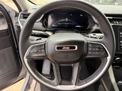 Used 2024 Jeep Grand Cherokee Laredo RWD image 27