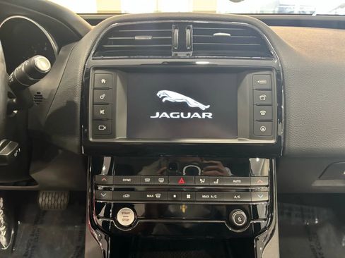 Used 2018 Jaguar XE XE 25t Sedan 4D image 23