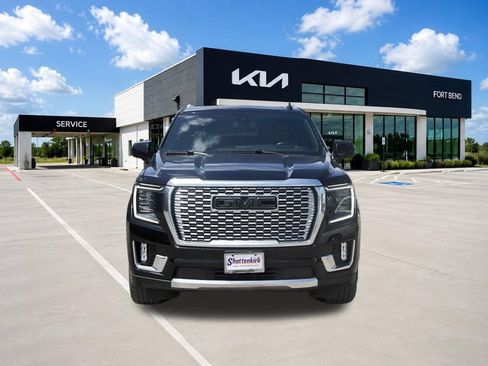 Used 2021 GMC Yukon XL Denali w/ LPO, Illumination Package AWD/4WD image 2