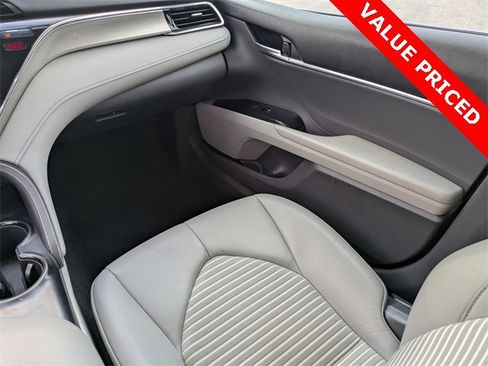 Used 2018 Toyota Camry SE image 15
