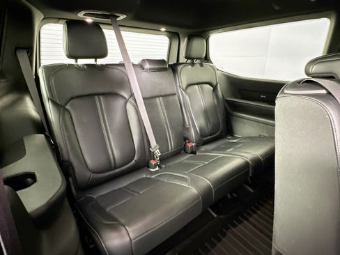 Used 2022 Jeep Wagoneer Series III RWD image 28