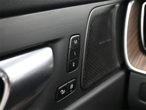 Used 2022 Volvo XC60 B5 Inscription image 30