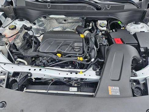 Used 2025 Chevrolet Trax LT w/ LT Convenience Package FWD image 22