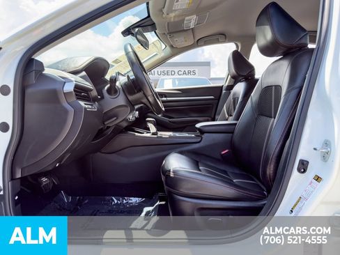 Used 2024 Nissan Altima 2.5 SR FWD image 12