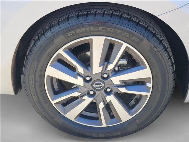 Used 2025 Nissan Versa SV FWD image 23