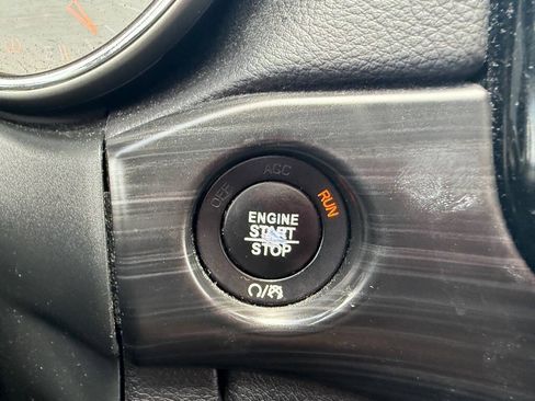 Used 2020 Jeep Grand Cherokee Altitude RWD image 16