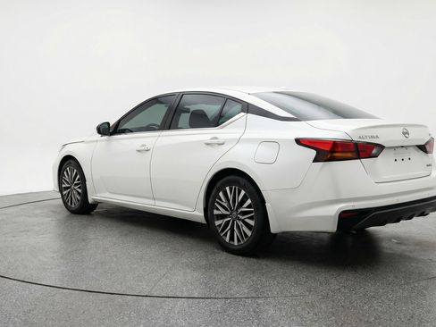 Used 2025 Nissan Altima 2.5 SV image 6