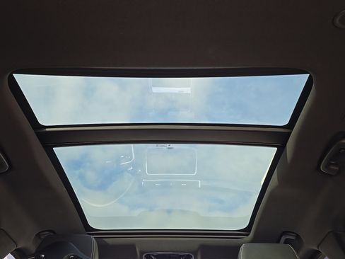 Certified 2023 Land Rover Range Rover Velar R-Dynamic S image 25