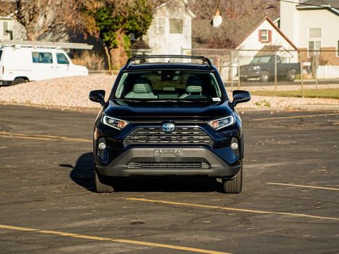 Used 2021 Toyota RAV4 XLE Premium image 2