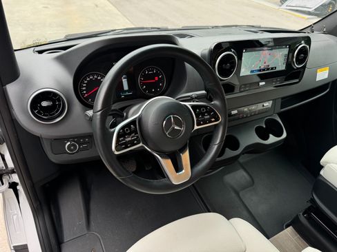 Used 2020 Mercedes-Benz Sprinter 3500 image 14