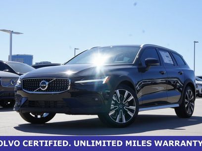 New 2025 Volvo V60 B5 Cross Country Ultra w/ Protection Package Premier