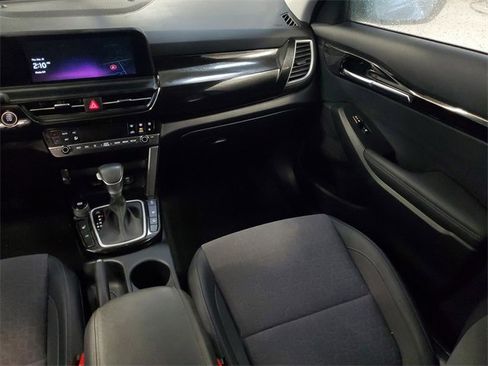 Certified 2024 Kia Seltos X-Line image 13