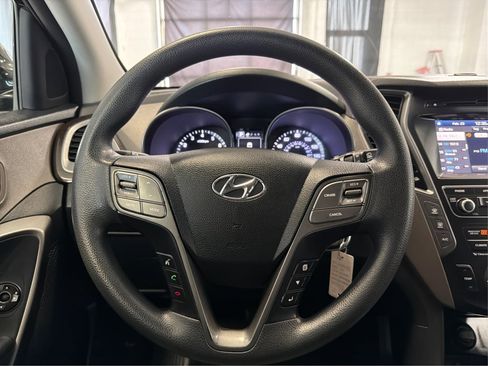 Used 2017 Hyundai Santa Fe SE image 21