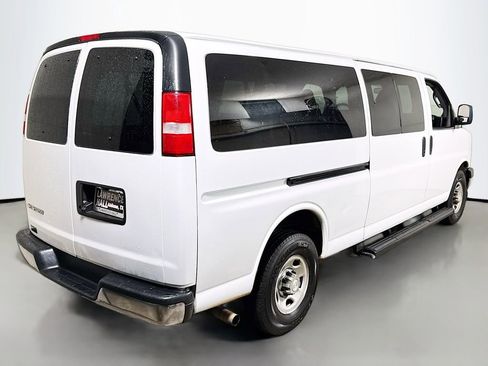 Used 2020 Chevrolet Express 3500 LT w/ LT Preferred Equipment Group RWD image 4