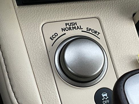 Used 2018 Lexus ES 350 w/ Luxury Package w/Wood Trim image 27