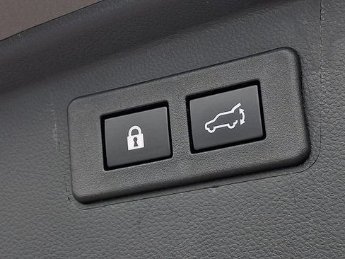 Certified 2025 Subaru Outback Onyx Edition AWD/4WD image 30