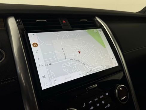 New 2025 Land Rover Discovery Dynamic SE image 17
