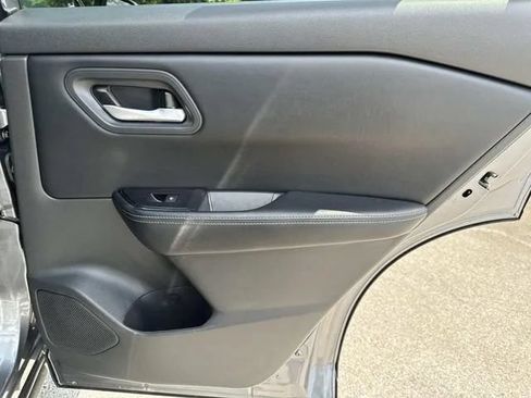Used 2025 Nissan Rogue SV AWD/4WD image 25