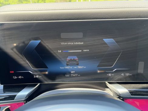 Used 2025 BMW i7 eDrive50 w/ Executive Package RWD image 23