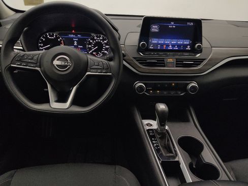 Used 2025 Nissan Altima 2.5 SV FWD image 22