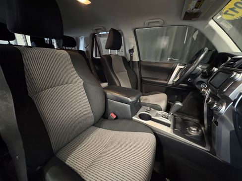 Certified 2017 Toyota 4Runner SR5 AWD/4WD image 36
