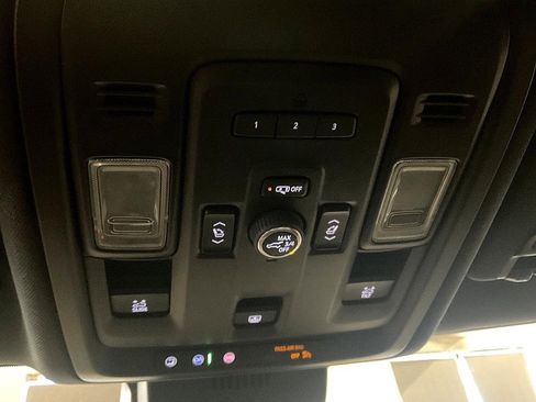 Used 2023 Chevrolet Suburban Z71 w/ Luxury Package image 27